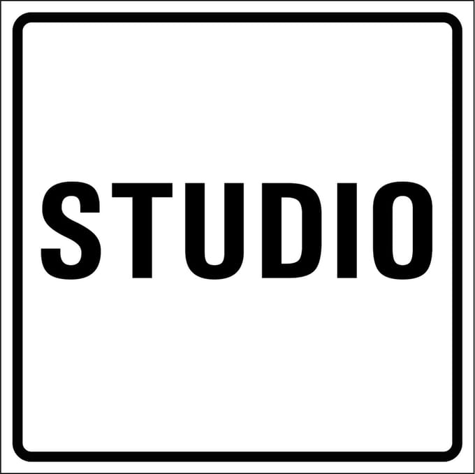 Studio sticker, wit zwart 400 x 400 mm