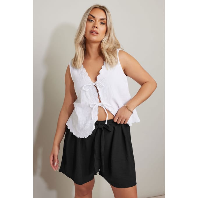 Yours Short Van Gehamerd Satijn Met Tailleband In Zwart Size 44