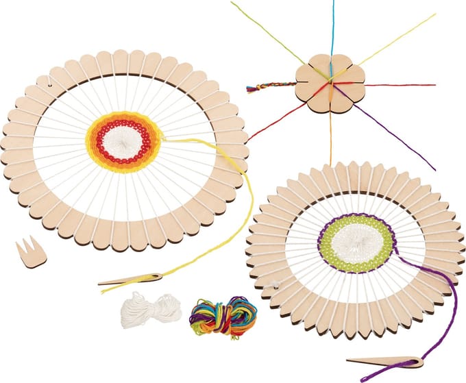 GOKI Weefgetouw Set - Met 7 Kleuren Wol - 8 Herbruikbare Pagina's - Hout - 6 Jaar