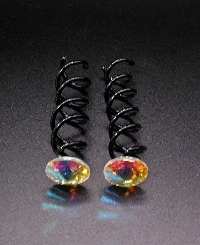 Haarspiralen zwart met gekleurde diamant