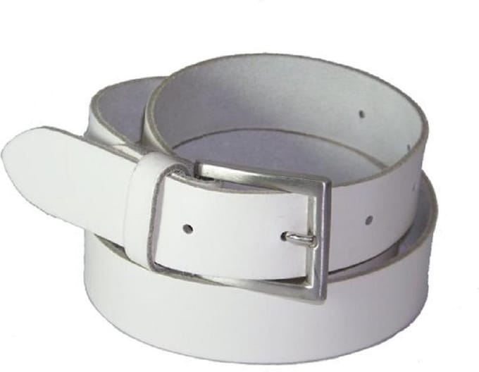 100% leren riem, 3 cm breed, taillemaat 110 cm. Wit.