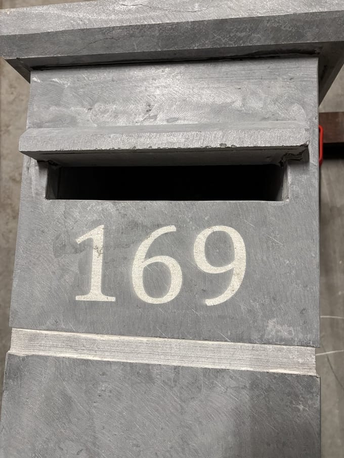 Natuursteen brievenbus - Model 002 - Met gravering