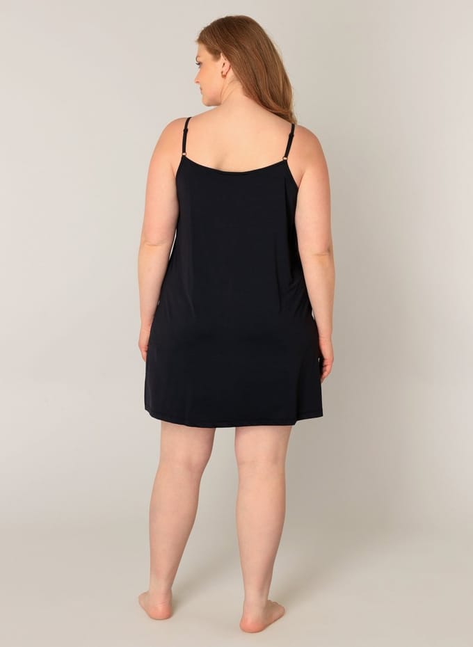 BASE LEVEL CURVY Yanira Jurk - Black - maat 0(46)