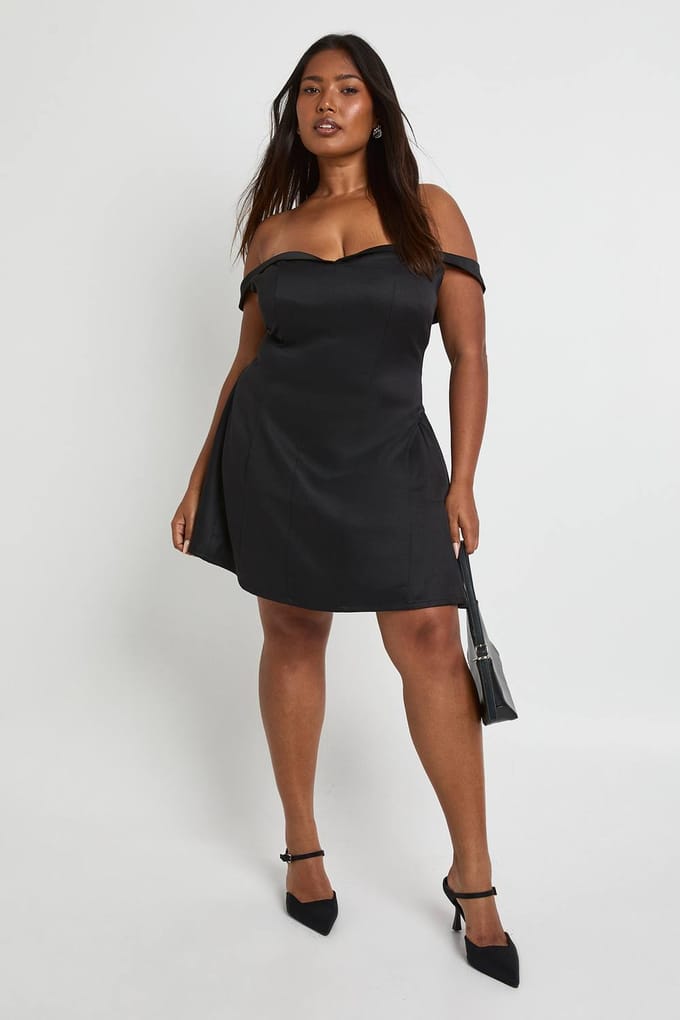 boohoo Dames Plus Satin Contrast Skaterjurk | Zwart | Maat: 48