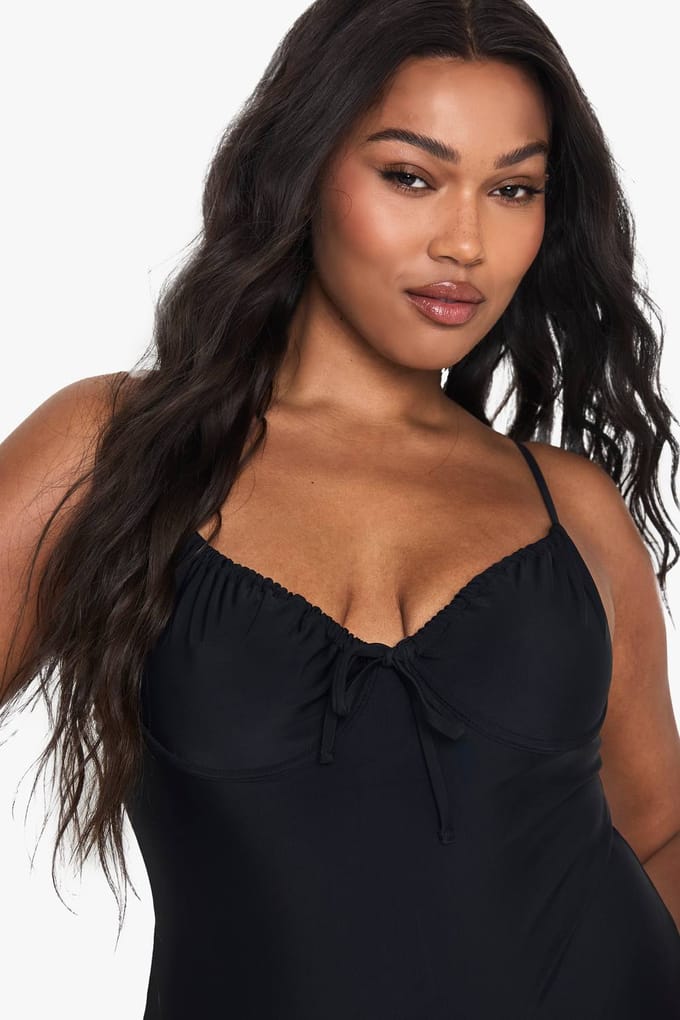 boohoo Dames Plus Swimwear Essentials Bugelbadpak | Black | Maat: 24