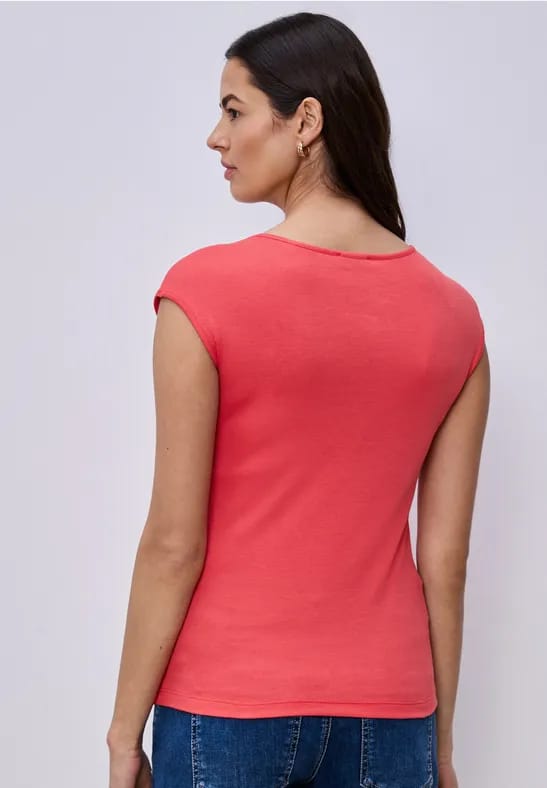Shirt zonder mouwen met diamanten halslijn