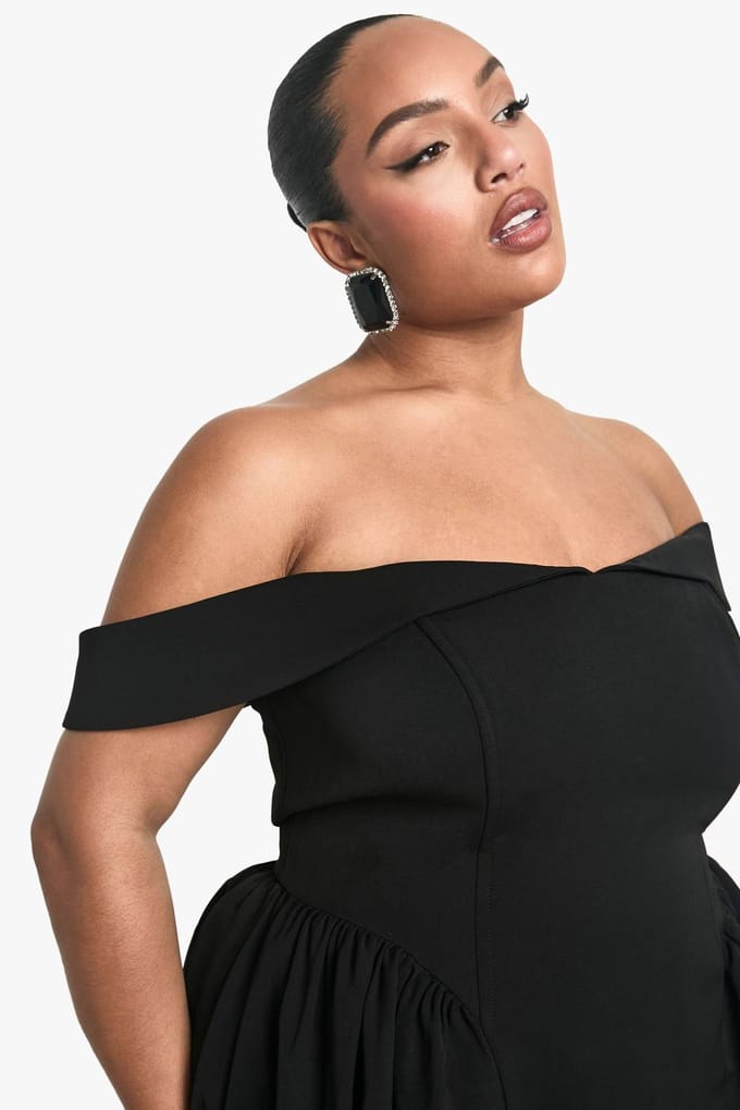 boohoo Dames Plus Off-Shoulder Geplooide Skaterjurk | Zwart | Maat: 48