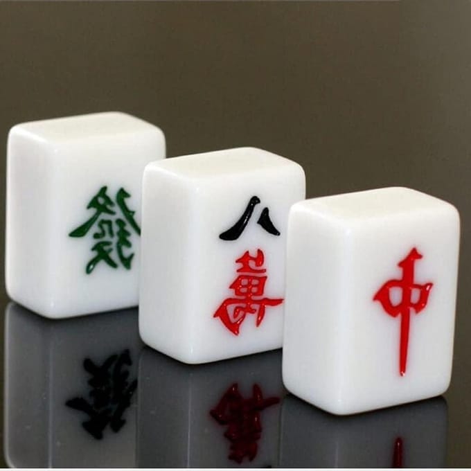 Mahjong Spel - Traditioneel Spel - Reizen en Ontspanning - Compact Draagbaar Formaat - 30 mm Tegels - Roze Wit