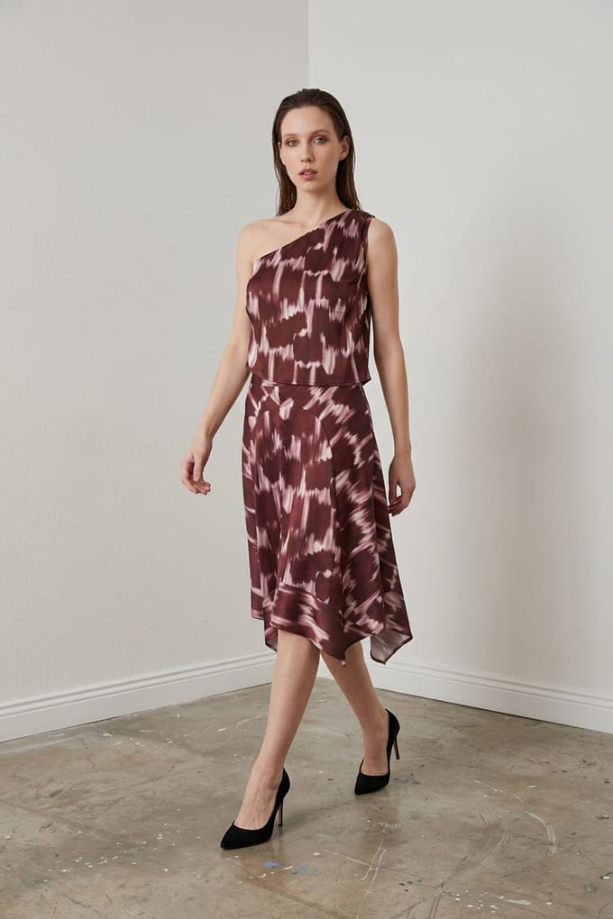Asymmetrische Satijnen Blouse en Midi Rok Set