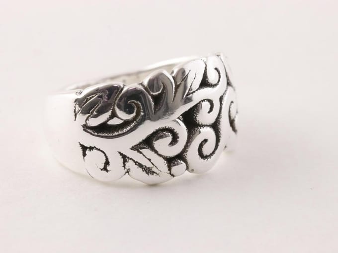 Hoogglans zilveren ring met fantasiepatroon - maat 18.5