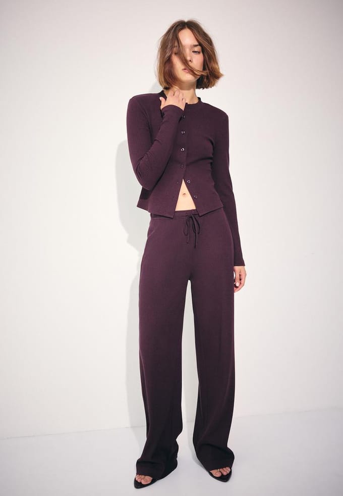 Stradivarius Geribde broek met zachte touch  AUBERGINE M