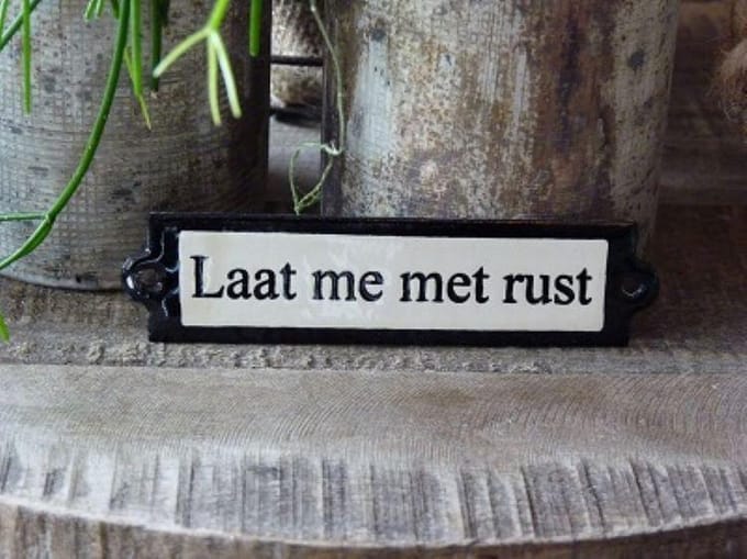 Emaille deurbordje recht 'Laat me met rust'