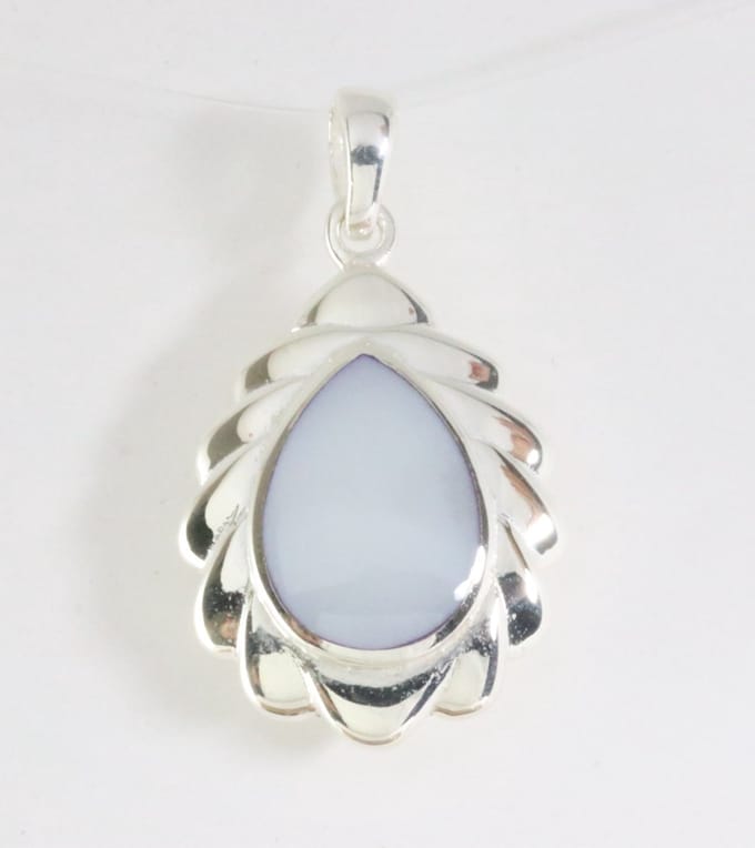 Hoogglans zilveren hanger met blauwe schelp