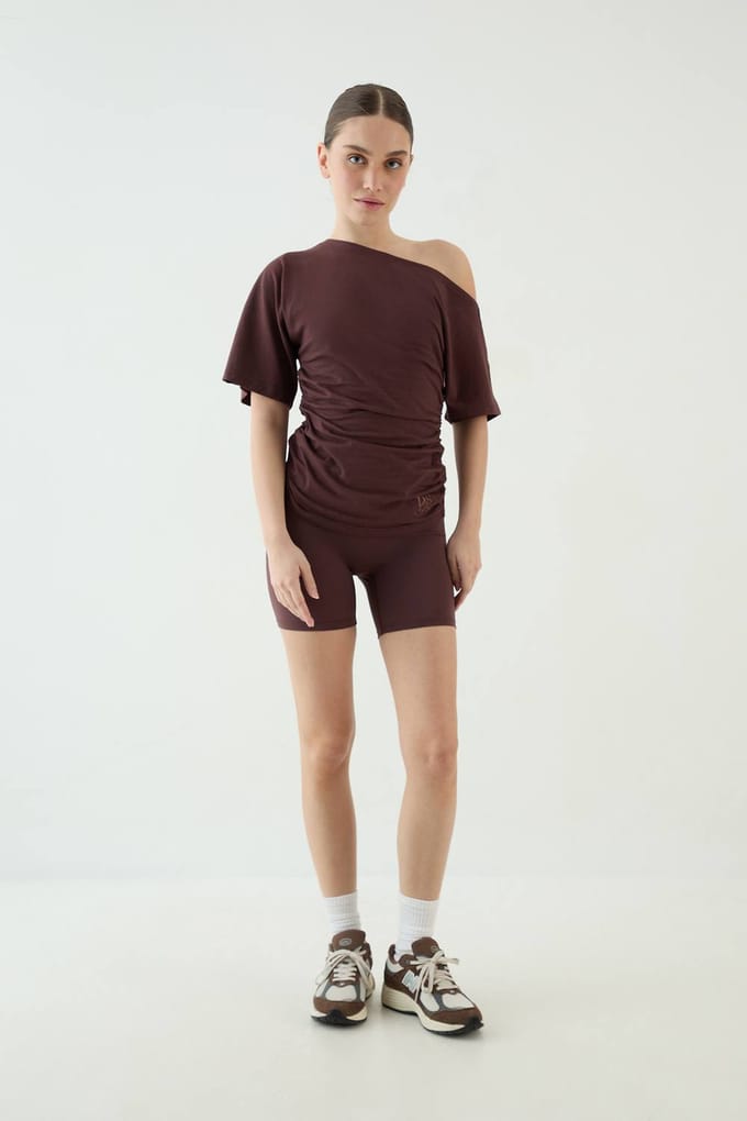 Dames Dsgn Studio Off-shoulder Top Met Korte Mouwen En Gecinchte Taille | Chocolate | Maat: Medium