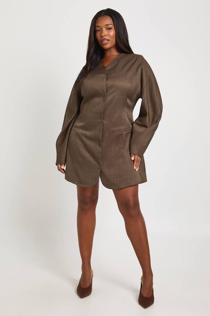 boohoo Dames Plus Size Kraagloze Blazerjurk met Getailleerde Taille | Bruin | Maat: 44