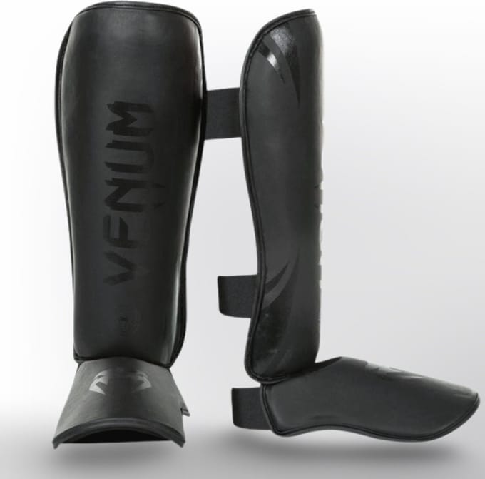 Venum Scheenbeschermers Challenger - Zwart - Maat M