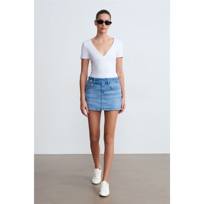 Hooggetailleerde denim mini-rok met riem