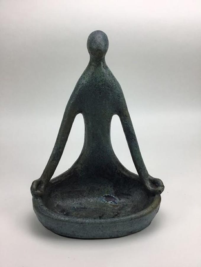 Yoga beeld old blue/turquoise keramiek circa 30 cm hoog