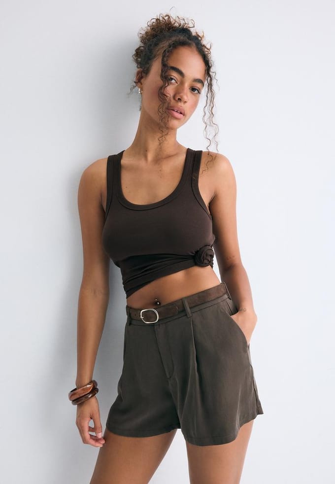 Stradivarius Soepelvallende short met riem  Bruin 32