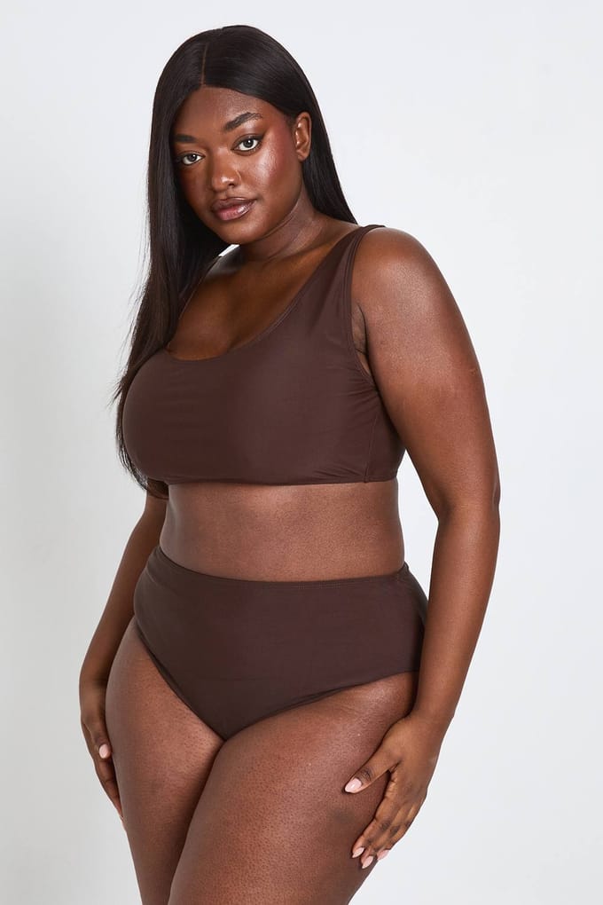 boohoo Dames Plus Essentials Scoop Bikinitop | Chocoladebruin | Maat: 44