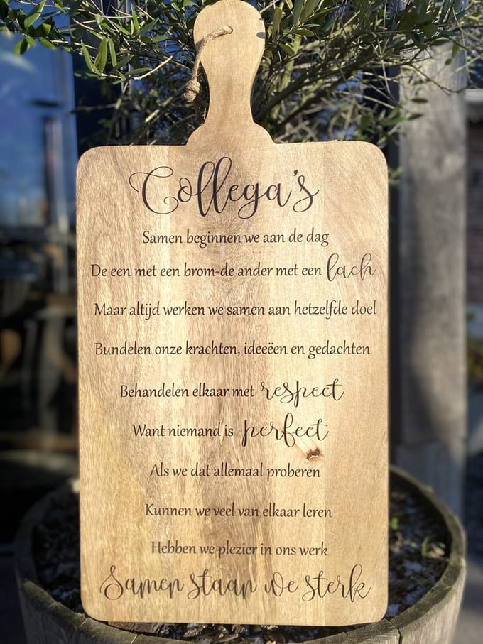 Creaties Van Hier -Tekstbord - Serveerplank XXL - Collega's - 60x34,5 cm - Hout