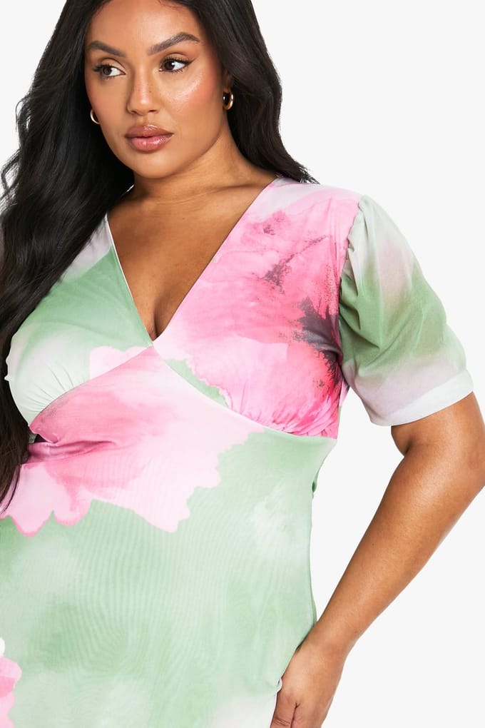 boohoo Dames Plus Bloemenmesh Mini-jurk met Pofmouwen | Mint | Maat: 16