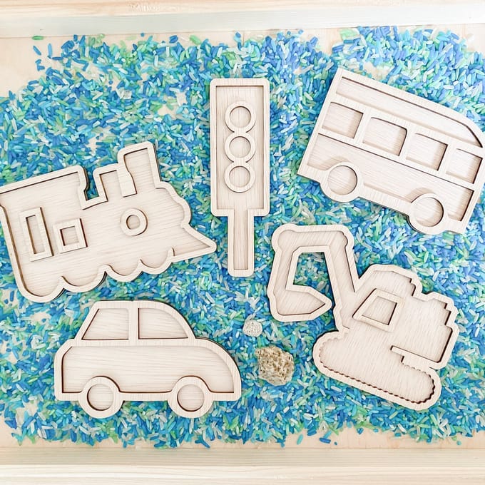 Villa Hip Voertuigen vulvormen set - 5 Stuks - Hout - Sensorisch speelgoed l Open einde l Speeltray - auto, trein, stoplicht, graafmachine, bus, verkeer