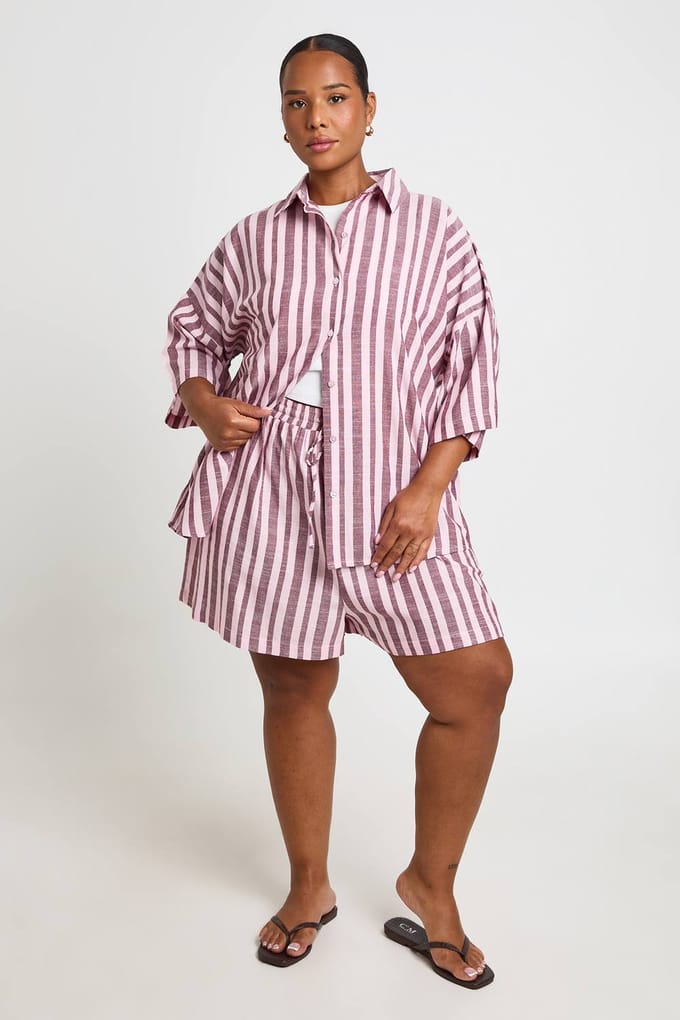 boohoo Dames Plus Geweven Gestreepte Wijd Uitlopende Shorts | Roze | Maat: 44