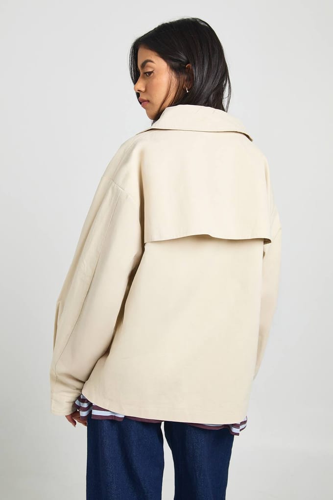 boohoo Dames Korte Trenchcoat met Ballonmouwen | Stone | Maat: 8