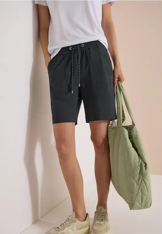 Mid Waist straight leg shorts in Loose Fit