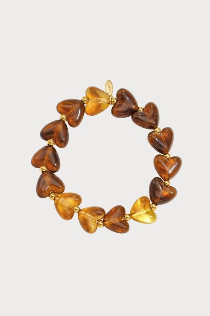 Bruine armband met hartjes – goudkleurige details – elastisch