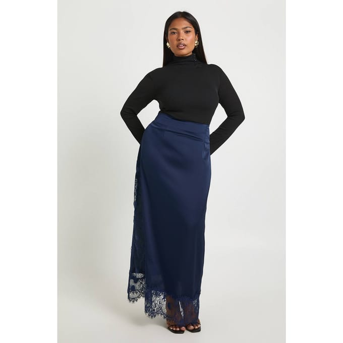 boohoo Dames Plus satijn met kantenafwerking midaxi-rok | Navy | Maat: 18