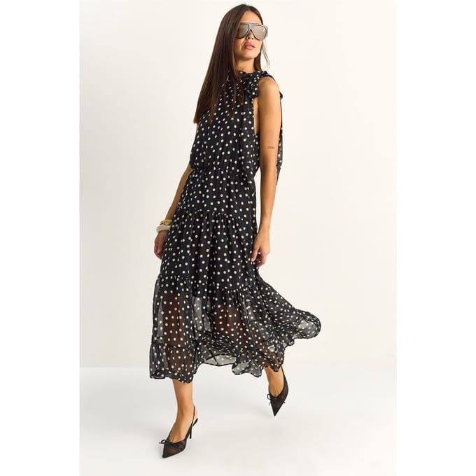 Pruik met halterkraag in polkadots midi jurk