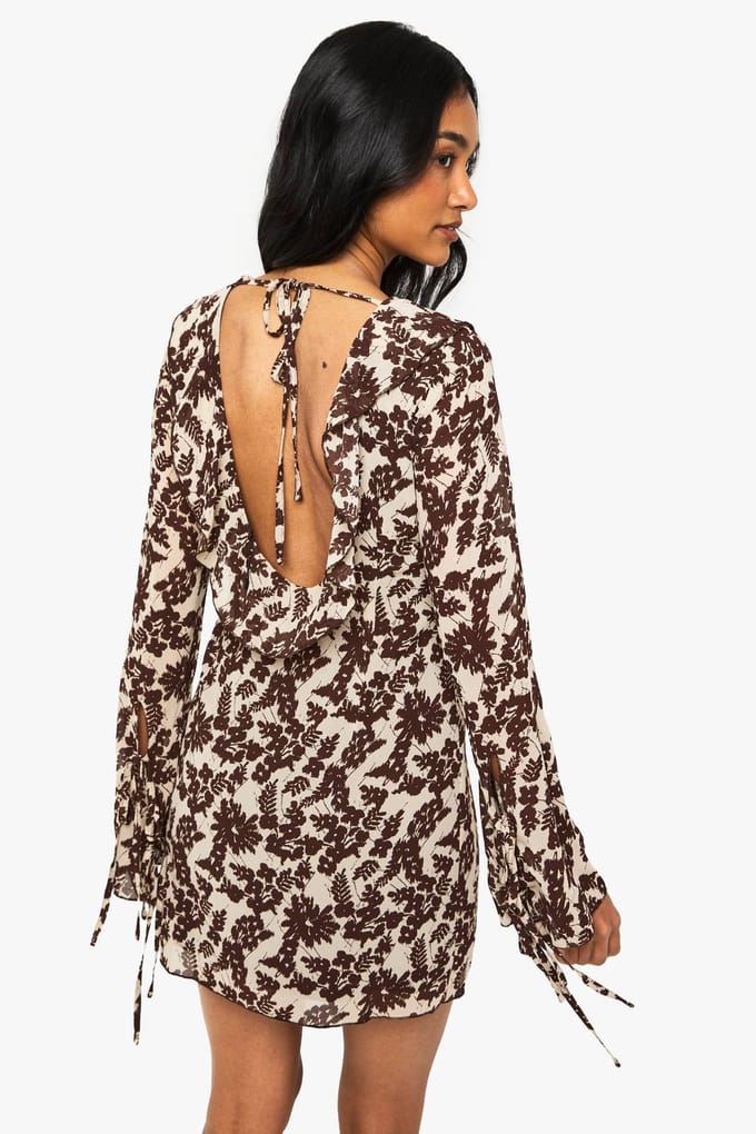 boohoo Dames Bloemige Chiffon Ruffle Shiftjurk | Chocolate | Maat: 8