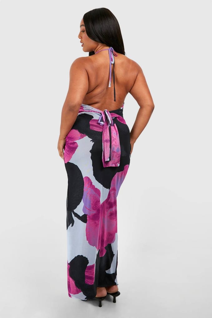 boohoo Dames Plus Halterneck Low Back Printed Maxi Jurk | Babyblauw | Maat: 56