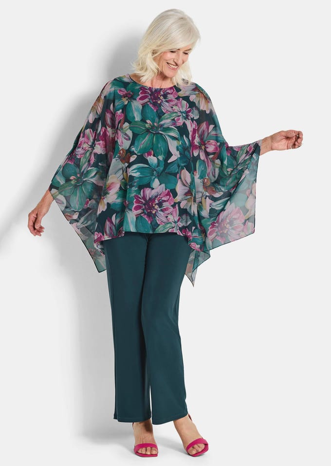 Blouseshirt met drapering van chiffon - smaragd / gedess. - Gr. 24 van Goldner Fashion