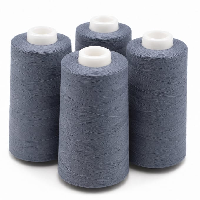 Polyester Overlockgaren – 4 Cones × 2700 m – Totaal 10.800 m – Grijs 241