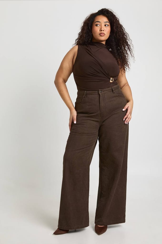 boohoo Dames Plus Gerimpelde Drapering Gouden Afwerking Mouwloze Bodysuit | Chocolate | Maat: 16
