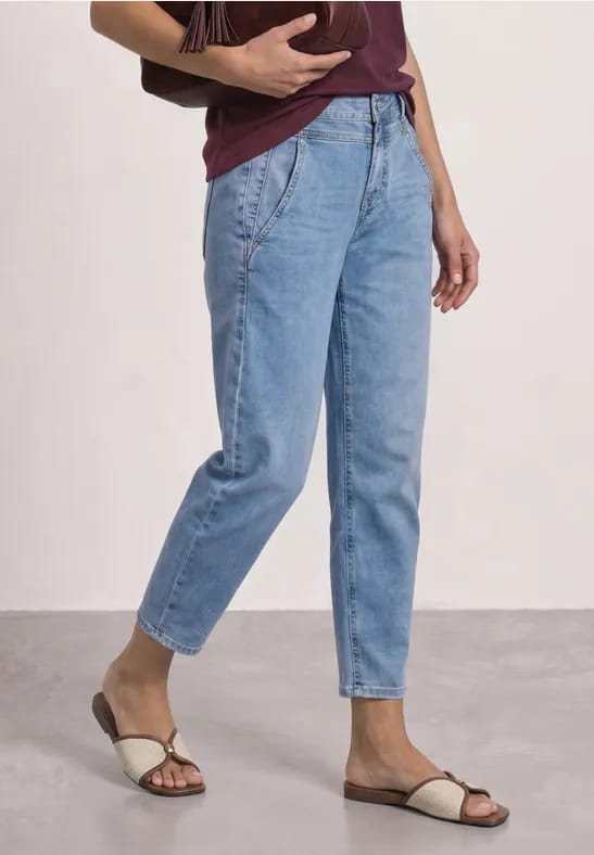 High Waist Barrel Leg jeans in Loose Fit