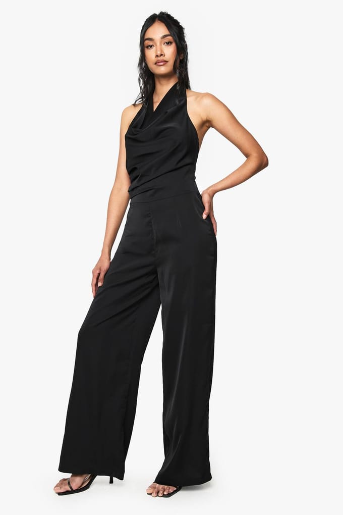 boohoo Dames Satijnen jumpsuit met vallende hals | Black | Maat: 8