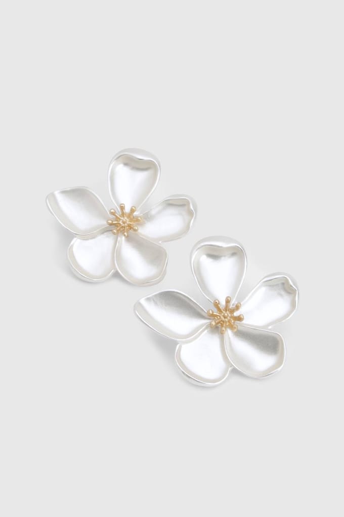 boohoo Dames Geborstelde Bloem Stud Oorbellen | Parel