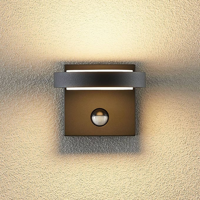 Lucande LED buiten wandlamp Belna, metaal, sensor, IP54