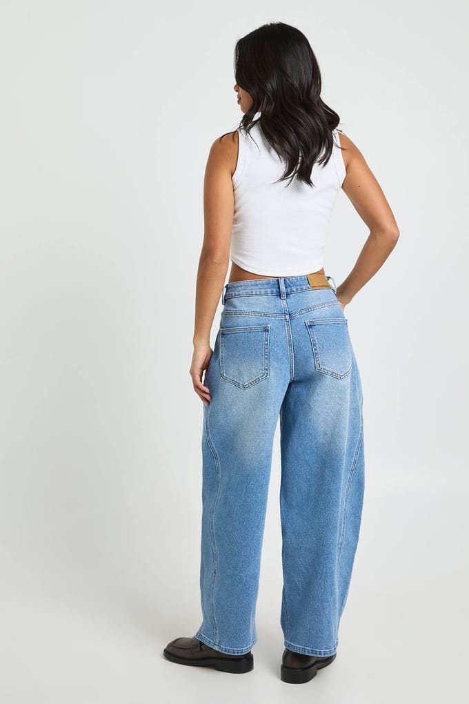 boohoo Dames De Petite Mid Waist Barrel Jeans | Medium Gebleekt | Maat: 42