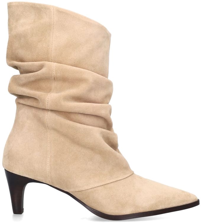 Manfield - Dames - Beige suède slouchy enkellaarsjes met hak - Maat 37