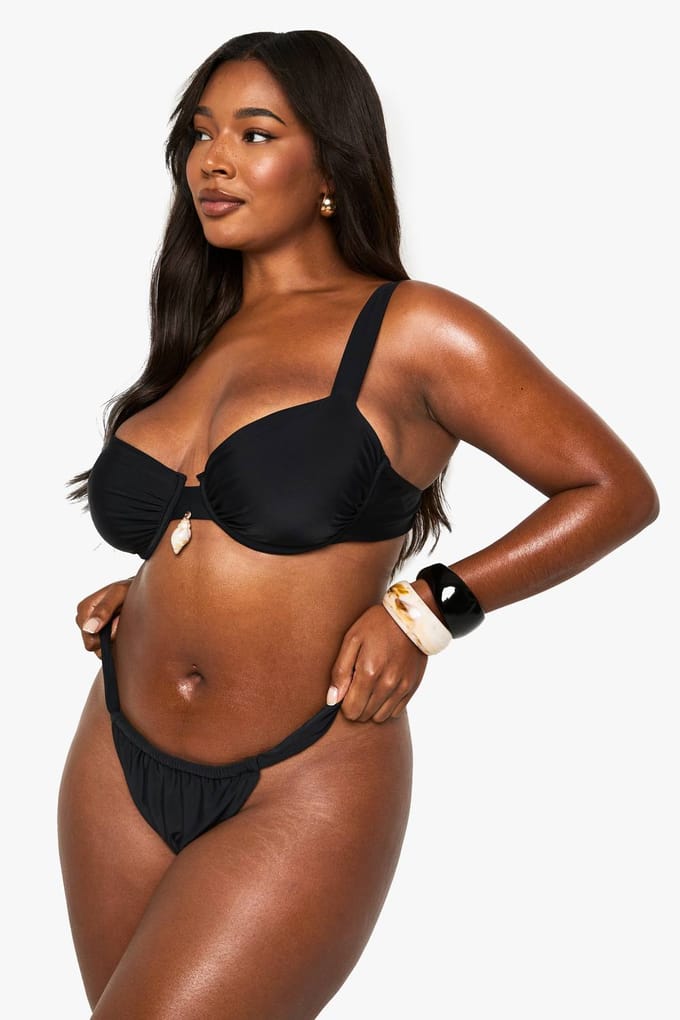 boohoo Dames Plus Shell Trim Ruched Tanga Bikini-ondergoed | Black | Maat: 26