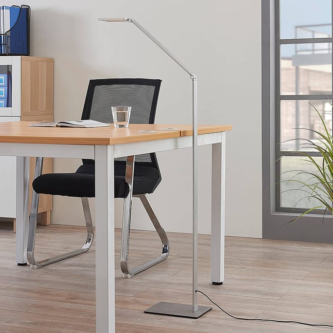 Lucande Resi LED vloerlamp met dimmer, ideaal om te lezen