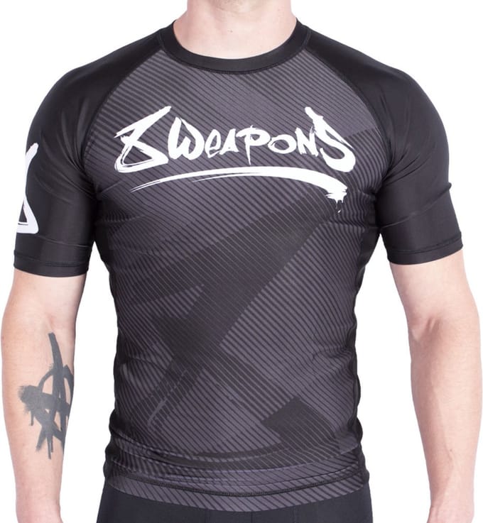 8 WEAPONS Rash Guard Short Sleeves Strike Zwart - M