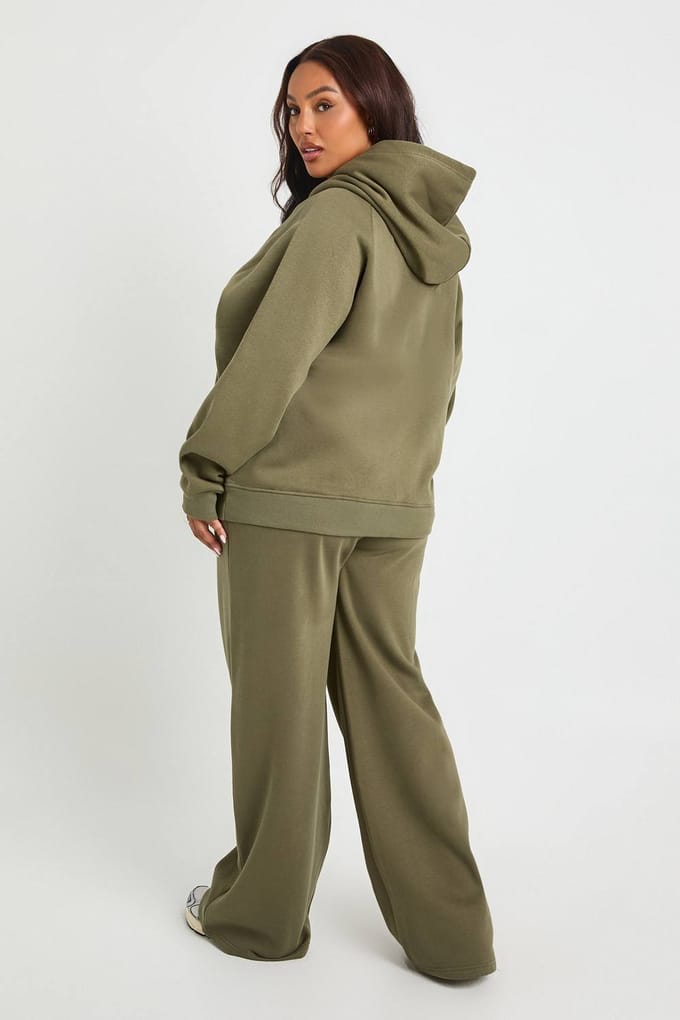 boohoo Dames Plus Core Basic Pintuck Detail Diepe Tailleband Wijde Pijpen Jogger | Kaki | Maat: 44