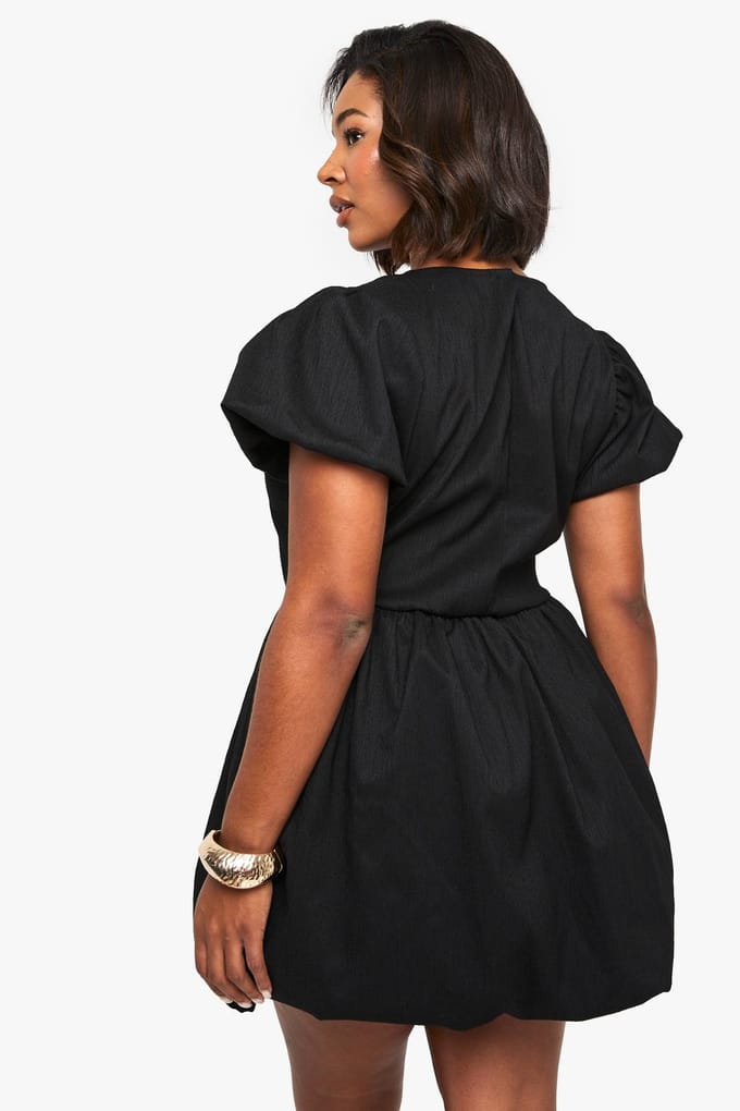 boohoo Dames PLUS VERSTEVIGDE GETEXTUREERDE PUFFBALL SKATERJURK | Black | Maat: 18