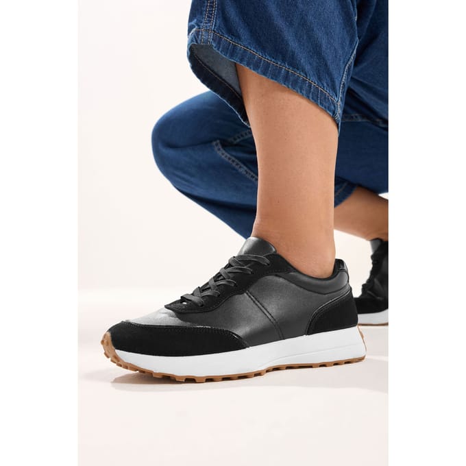 Yours Zwarte Hardloopsneakers Van Imitatieleer In Extra Brede Eeepasvormsize 42E